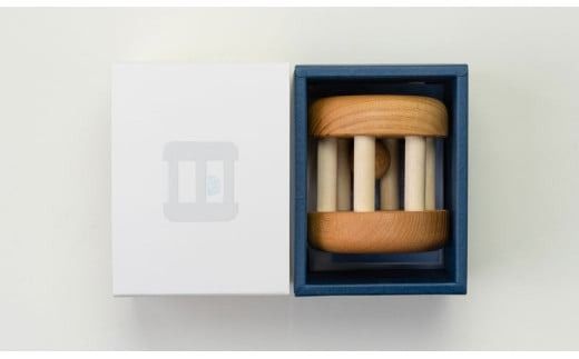 木のおもちゃ コロコロ 木製 知育玩具 赤ちゃん ベビー 男の子 女の子 ギフト プレゼント 贈り物 出産祝い 誕生日祝い 日本製 手作り のし 受注生産 山のくじら舎 0歳 1歳 2歳 転がす 音 鳴る 楽しい 持ち運び 便利 巾着袋 セット W70mm H75mm D70mm ケヤキ サクラ 安全 おでかけ 人気 おすすめ 高知県 安芸市