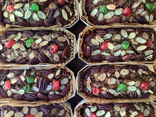 159-2025-05　[期間限定] Lee`s Bread シュトレン、キャラメルフルーツケーキ Xmasギフトボックス〈出荷時期：2025年12月4日出荷開始～2025年12月18日出荷終了〉【 神奈川県 大磯町 】