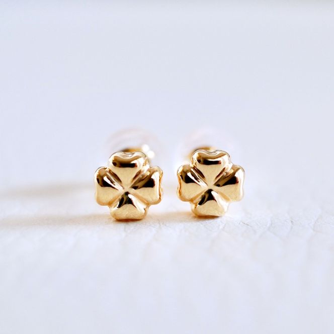 K18(18金) イエローゴールド 地金 クローバー ピアス シンプル 幸運 希望 幸福 愛情 健康 保証書付 KO-0063 242-021-a