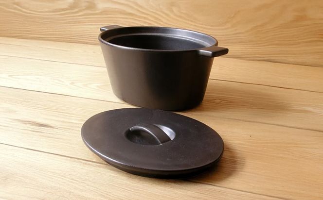 【萬古焼（ばんこやき）】楕円のデザインが斬新な西洋土鍋 4th-market コッタ オーバルキャセロール 白 1個【鍋、土鍋、煮物、スープ、万能、おしゃれ、かわいい、結婚祝、出産祝、セット、贈答、普段使い、手作り、冬、煮込み、一人用、家庭用、一人暮らし、家族、ファミリー、新生活、スープ、三重県 四日市市 ふるさと納税】