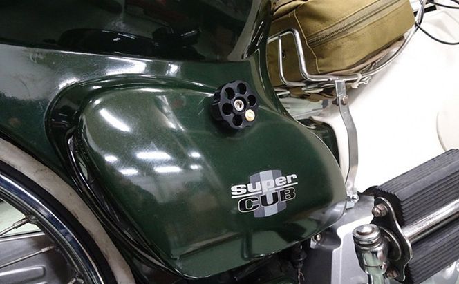 Honda　スーパーカブ用　サイドカバーボルト 右 雑貨 日用品 