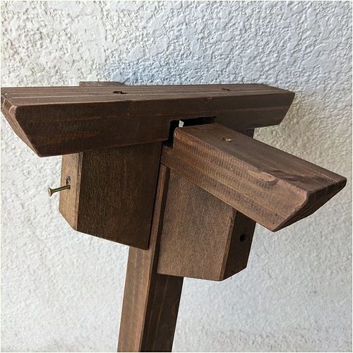 エイジングアンティーク調　三角屋根のバードフィーダー　本体と据え付け用天板＆杭のセット（本体とオプションのセット） ［161P22］ ユーズド感 アンティーク エイジング調 バードフィーダー 鳥のエサ台 天然木 ナチュラル おうち型 庭 据え置き 餌台 吊り下げ 安全 頑丈 国産 完成品 天然木製 防腐 防虫 木製品 手作り ガーデニング 雑貨 愛知県 小牧市 送料無料