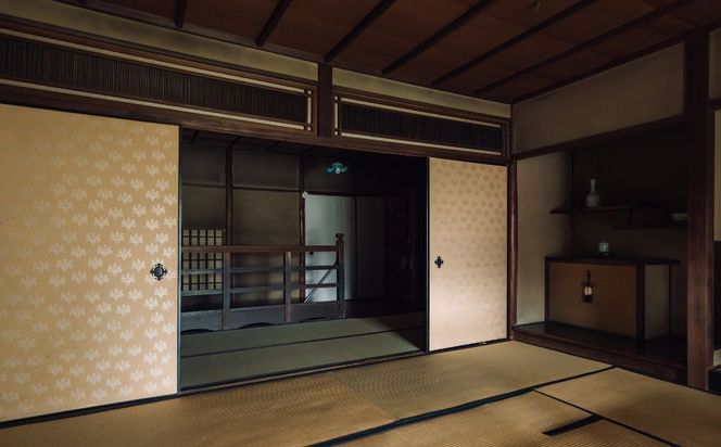 【するがや祇園下里】重要文化財の家屋でお茶とお菓子を楽しめるペアチケット｜京都 体験 人気 スイーツ カフェチケット ［ 祇園 老舗 体験 見学 旅行 和菓子 スイーツ お茶屋 カフェ 人気 おすすめ おいしい ギフト プレゼント グルメ お取り寄せ 通販 送料無料 ふるさと納税 ］ 261009_B-UR09