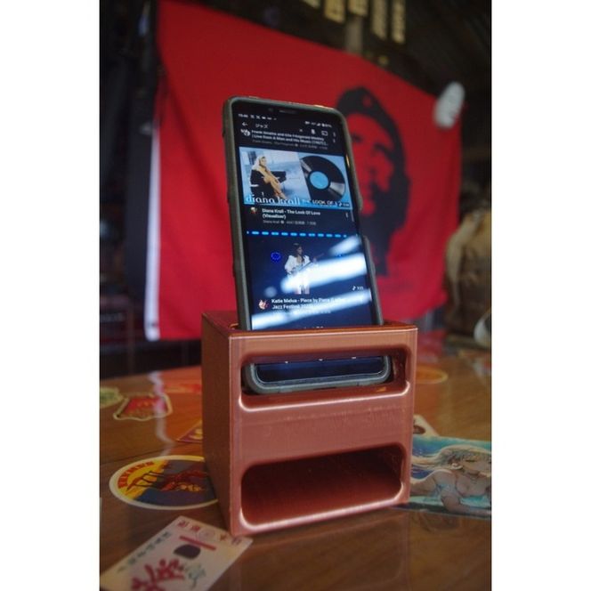 【選べるカラー】スマホ用スピーカー バックロードホーン型 ジャズ ピアノ BGM 枕元 安らぎ キャンプ ※スマホの横幅79mmまで インテリア 音響機器