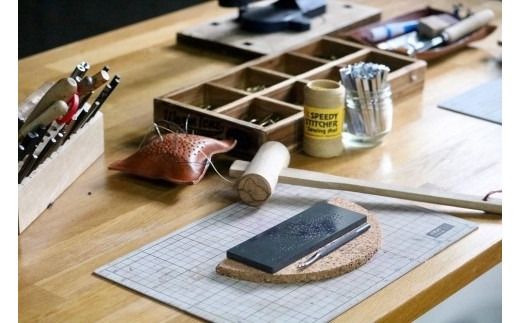 タンニン鞣し革でつくる スマートホンポーチ製作体験 (縫製体験）2人(２個）