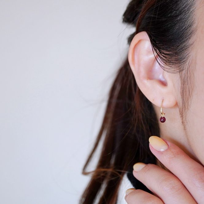 【ジュエリー】K10 イエローゴールド  ガーネット 揺れる ピアス 保証書付 SR-2222 242-002-a