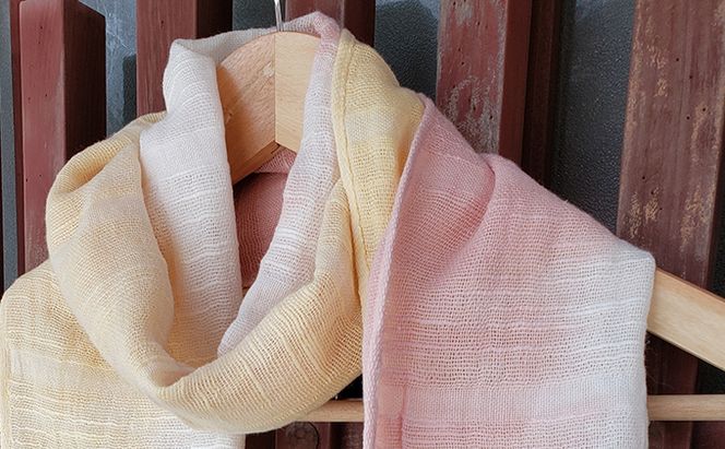 【麻田百貨店】ベンガラ染 タオルマフラー 黄色×ピンク グラデーション ファッション 小物 職人 染め 布地 汗 吸収 紫外線 防腐 色あせ 