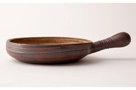 【年内発送】【直火OK】アヒージョ 鍋 （中サイズ / 濃い 茶） 《糸島》 【窯元ろくろ /浅見大輔】 [AUJ005] 直火 オーブン 料理 ミニフライパン 器 手作り 焼き物 炒める 煮る スープ