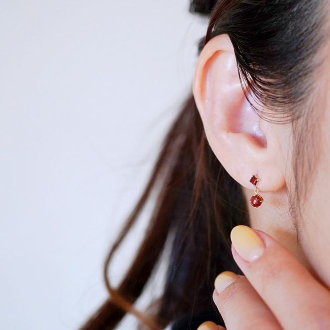 【ジュエリー】K10 イエローゴールド  ガーネット 揺れる ピアス 保証書付 SR-2012 242-003-b