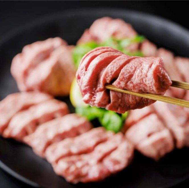 牛タン 厚切り 仙台名物 400g (3～4人前) 仲卸厳選 | 厚さ8mm タン元 霜降り 牛肉 肉 焼肉 ステーキ 贈り物 ギフト お取り寄せ プレゼント お祝い お歳暮 お正月 クリスマス