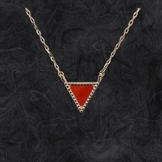 珊瑚 血赤珊瑚 トライアングル ペンダント ネックレス K10イエローゴールド 天然サンゴ 一点物 アクセサリー 厄除け お守り クリスマス バレンタイン 誕生日プレゼント 記念日 ホワイトデー ジュエリー 大人可愛い ギフト さんご サンゴ 高知県室戸市