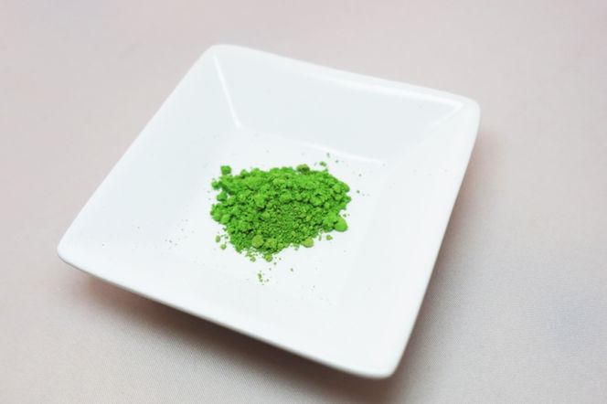 日本茶鑑定士監修の宇治抹茶（40g入り）と白ティーカップ〈お茶 茶 煎茶 緑茶 粉末 宇治抹茶 抹茶 ティーカップ 石臼挽き 飲料 加工食品 ハンドメイド 日本茶鑑定士〉