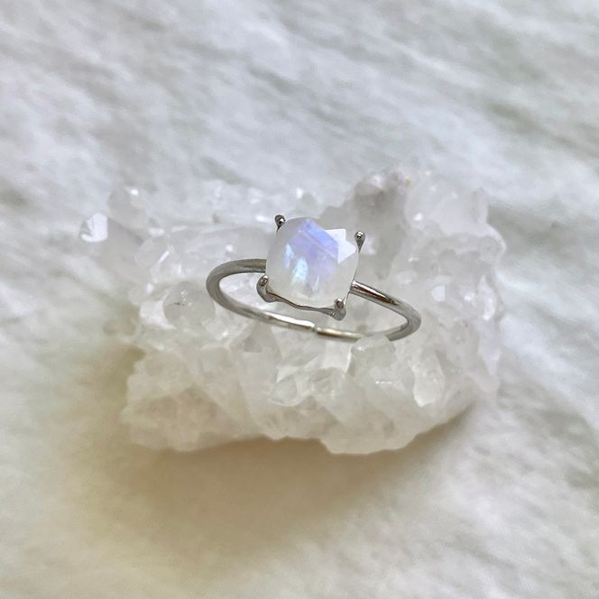 指輪 レインボー ムーン ストーン スクエア リング フリーサイズ 7～11号程