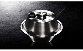 世界初　冷燻機能搭載　ヘラ絞り加工によるステンレス製大型オーブン燻製機