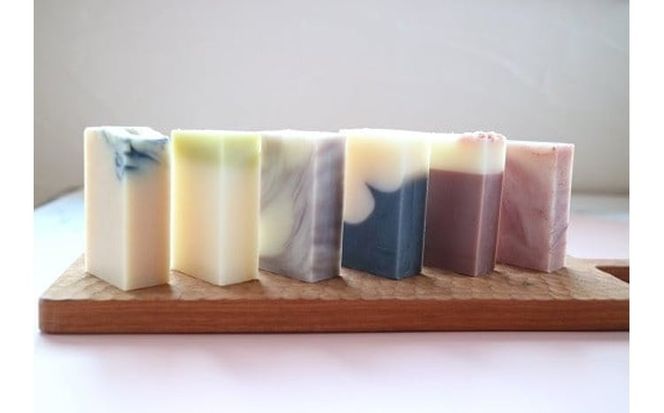 【マツリカサボン】 オーガニック石けん６種類セット（ラベンダー・ヤマブドウ・クロモジ・ひのきベルガモット・酒かす椿・奥出雲ローズ）/ オーガニック せっけん 自然素材 石鹸 岡山 真庭 肌にやさしい こだわり 手作り 無添加 ハーブ セット ギフト フルサイズ MATSURIKA SAVON (MATSU-13) 【savon003-01】