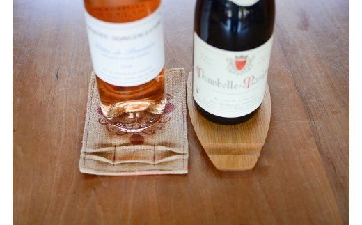 ＜ワインボトル・コースター2枚セット(木製、手染め綿麻素材 赤各1枚)＞ K15_0003_1