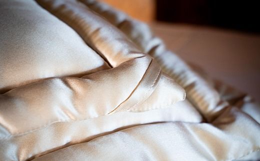 《特別品種【白麗】》【最高級掛け布団】国産真綿ふとん (中綿：国産100％)　掛け布団 掛けふとん 布団 ふとん フトン 国産絹 絹 シルク 中綿：国産絹１００％　