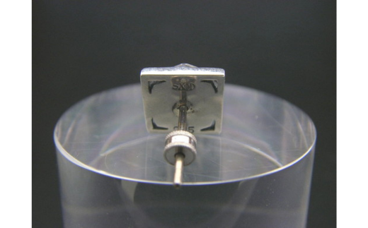 Pyramid flower pierce