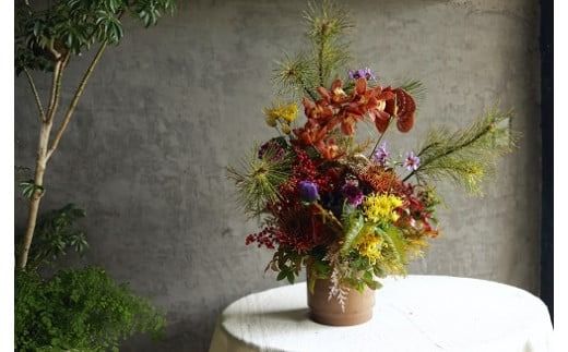 ■お正月限定■[ お任せ ] 豪華フラワーアレンジメント 生花 フラワーアレンジメント 年内配送 正月 新年 迎春 植物 室内 屋内 玄関 床の間 インテリア ※2025年12月下旬に順次発送予定 ※12月31日までにお届け