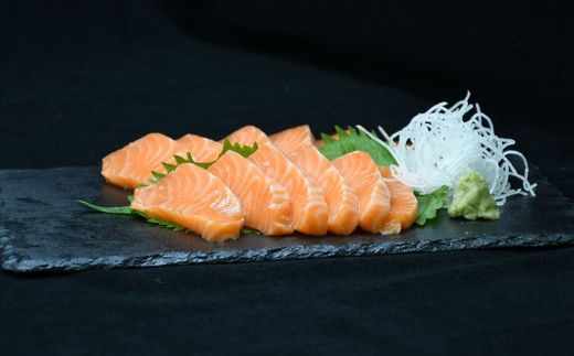 トラウトサーモン プレミアムグレード 700g（刺身 サーモン 冷凍 鮭 トラウトサーモン 寿司 海鮮 炙り カルパッチョ マリネ）【002269】