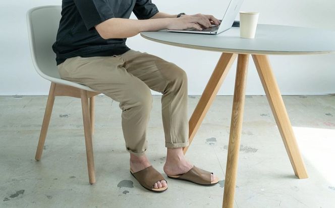 【4足セット】Made in Japanの高品質　ルームシューズの理想形。天然素材、静音性、高反発クッションで足にやさしい、 コルクでむれにくい、来客時も合成皮革とシンプルカラーのデザインで、さりげないセンスを！ 「バークオブケイ」コルクルームシューズ（３L・29.5cm・レッド）