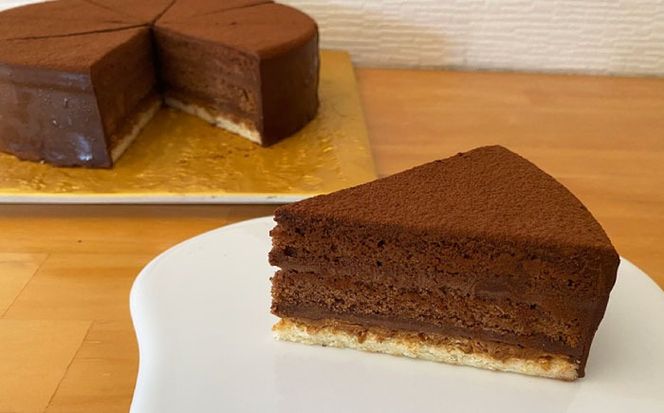 【濃厚】チョコレートケーキ「王様のケーキ」 直径18cm / スイーツ ちょこれーと ちょこ チョコケーキ ケーキ / 南島原市 / 吉田菓子店[SCT046]