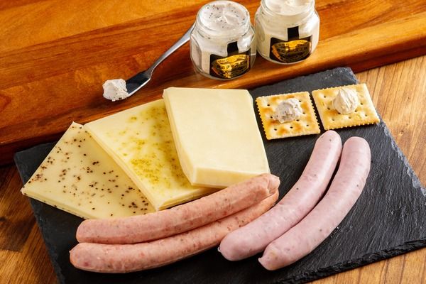 チーズ、バター、ソーセージギフトセット SKH003