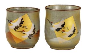 九谷焼 組湯呑/金箔鶴 a03 工芸品 ペア湯呑 結婚 引き出物 金婚式 誕生日プレゼント 還暦祝い 古希 喜寿 米寿 退職 定年 プレゼント お祝い お返し お礼 