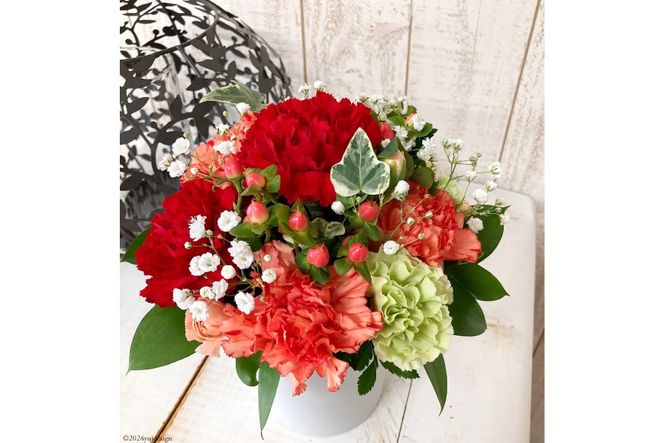 丸くてかわいいお花のアレンジメント [池川”FLOWER”生花店 北海道 砂川市 12260609] 花 花束 アレンジメント カーネーション 母の日 誕生日 プレゼント ギフト