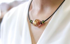 【日本を代表するガラス工芸作家】金彩花とんぼ玉ネックレス 《黄金の国ジパングの根源をイメージしたとんぼ玉》 / ネックレス アクセサリー 装飾品 工芸品 ガラス工芸 ガラス工房 職人技 手作り ハンドメイド  【bossnonko001】