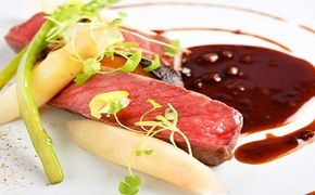【5.2-3】特産松阪牛の一皿を含む　全９品のフルコース～ムニュ・ボヌール～（ランチ・ペア食事券）