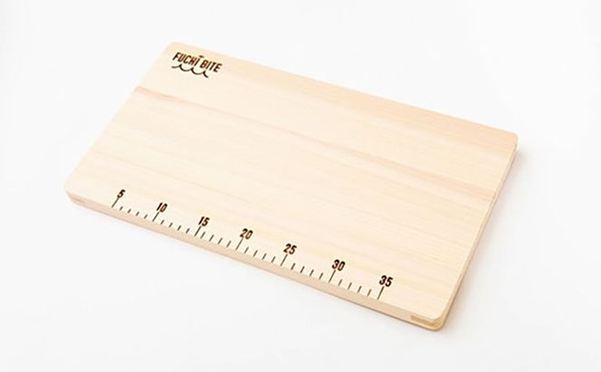 【FUCHI BITE】 スケール付き 木製まな板（ヒノキ） 木製 ヒノキ 檜 木工品 卓上 国産 キッチン用品 キッチングッズ 調理器具 日用品 日用雑貨 アウトドア キャンプ カットボード カッティングボード