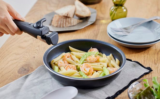 フライパン セット ガス アイリスオーヤマ 鍋 5点セット NTF-SEG5 ブラックメタリック 取っ手が外せるフライパン なべ ガス火 ダイヤモンドコーティング 調理器具 調理用品 家電 新生活