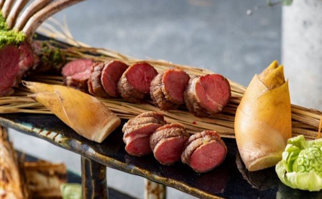 葛城 北の丸ペア宿泊券 1泊2食 饗コース＆ドリンクフリー＆お土産つき【静岡クラウンメロン富士級 1個】メロン 人気 厳選 グルメ 家族 夫婦 静岡 旅行 袋井市 日本建築 四季 癒し 料理個室 料理 おもてなし 泊り 