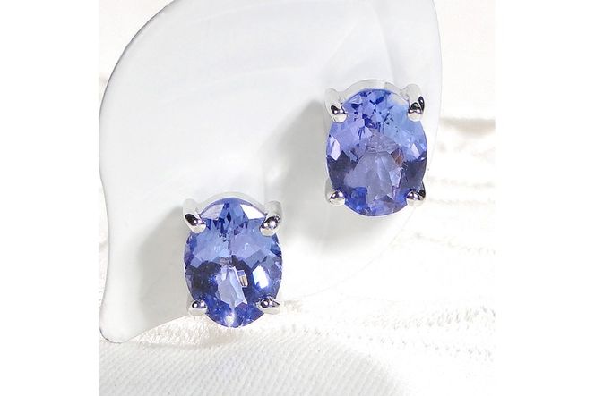 一粒ピアス プラチナ PT900 天然タンザナイト オーバル 大粒 2.3 一粒ピアス プラチナ PT900 天然タンザナイト オーバル 大粒 2.3