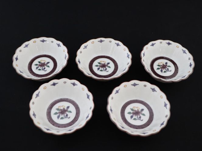 九谷焼　 2.5号小鉢揃　小花文　a01　銀泉窯 食器 キッチン雑貨 キッチンアイテム 雑貨 小物 お皿 小皿 食卓 テーブルコーディネート 