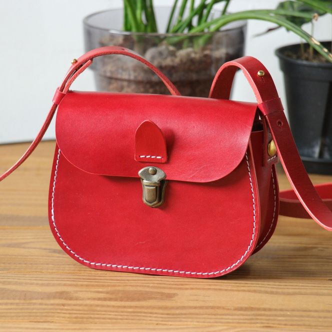 【レッド】SB-02 ミニショルダーバッグ  	Z132VC01