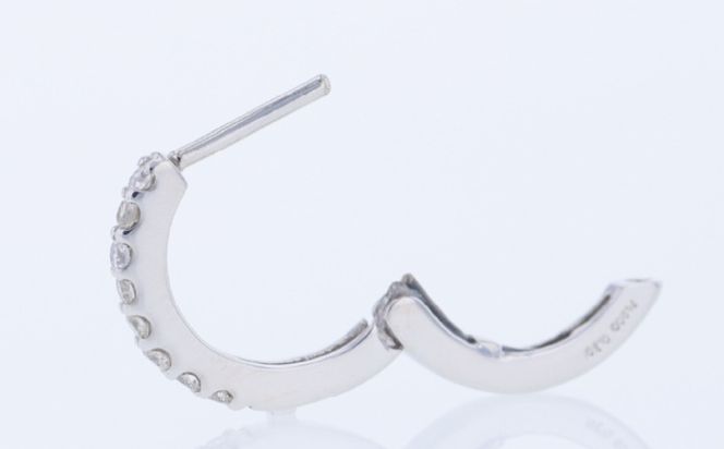 J088 ARC-EN-CIEL PTダイヤピアス（計 0.20ct）