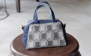 ヤシラミ花織 ランチポーチ+plus 格子モダン (紺色・グレー系織物) ハンドバッグ 手提げバッグ 小さめ おしゃれ レディース 沖縄市 / FABRIC SHOP MINAMI[BCCS002-01]