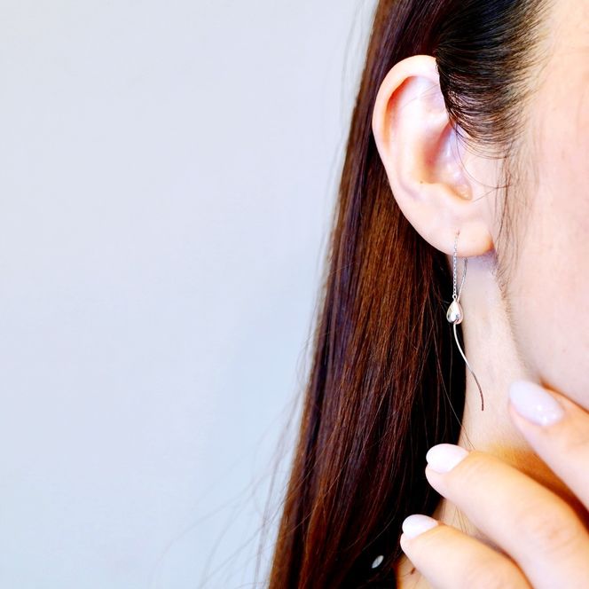 【ジュエリー】K10WG ホワイトゴールド  雫 ロング チェーン ピアス 保証書付 SMK-5219 242-018-b