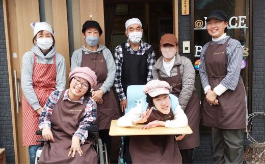 ピースパン工房 【常温 10セット 限定】 無添加 国産 小麦 100％ パン セット (4種) ご当地パン屋さん 愛媛県 愛南町 こだわり 国産素材 セット 食パン レーズン 天然酵母 有機全粒粉 三温糖 太白胡麻油 よもぎ 愛南ゴールド バター リッチ 無添加 オーガニック 熊本県 宮崎県 トースト 安全 高級 贈答 プレゼント  高千穂 自然派 有機 チョコチップ ティータイム フランスパン