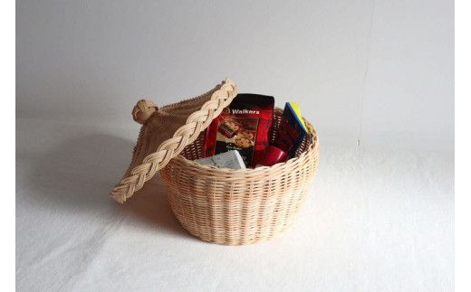 ふた付きのかご メリーゴーランド
