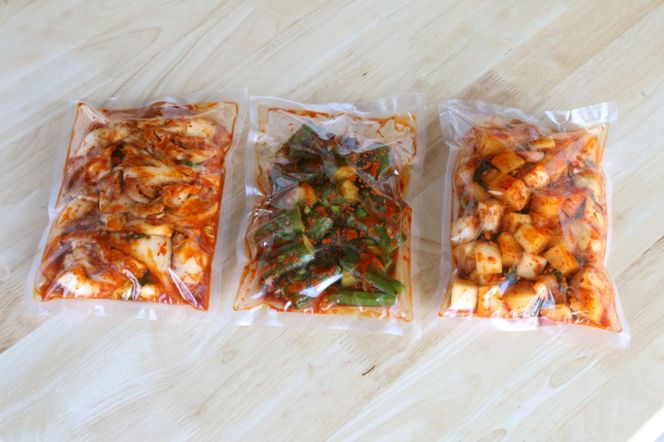 韓国料理ジャーメの無添加キムチの三種詰合せ（白菜１ｋｇ、カクテキ(大根）１ｋｇ、きゅうり８００ｇ） SWCP001-b