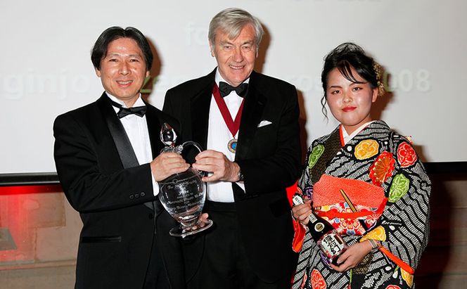 櫻室町 極大吟醸 室町時代 1.8L ×1本 お酒 酒 アルコール 日本酒 大吟醸 岡山 赤磐市