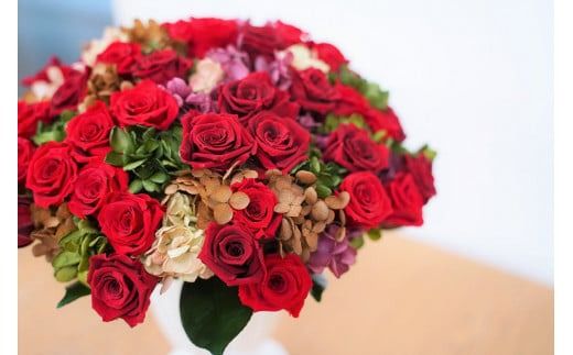 【日付指定可能】プリザーブドフラワーローズ60輪のアレンジメント  薔薇 バラ ギフト プレゼント ラッピング 産地直送 インテリア お花 フラワー  ボリューム満点 H193-031