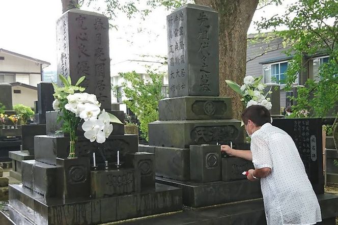 お墓参り代行、お墓掃除代行サービス（墓地花付）年３回／お墓 墓所 供養 清掃 献花 秋田県 北秋田市|ejms-00004