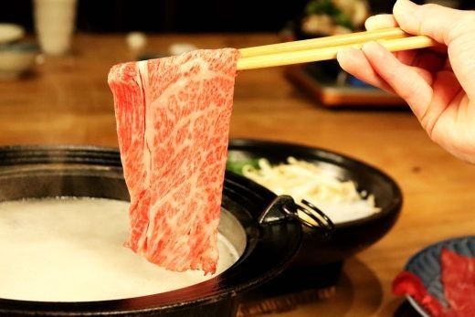 [A5等級] 飛騨牛 霜降り 牛肉 すき焼き ・ しゃぶしゃぶ 用 肩ロース 500g | 飛騨 飛騨高山 肉 牛 牛肉 ロース ブランド牛 夜ご飯 和牛 人気 お取り寄せ すき焼き 黒毛和牛 しゃぶしゃぶ すき焼肉 すき焼 冷凍 冷凍配送