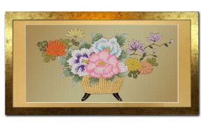 額装用 日本刺繍 「花かご」台生地「金」×額装「ゴールド」 刺繍 伝統工芸 愛西市 / 百武打敷店[AEBR008]