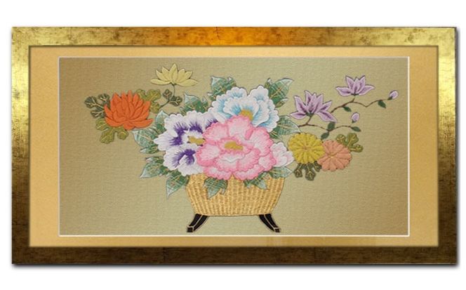 額装用 日本刺繍 「花かご」台生地「金」×額装「ゴールド」 刺繍 伝統工芸 愛西市 / 百武打敷店[AEBR008]