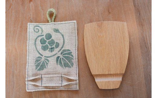 ＜ワインボトル・コースター2枚セット(木製、手染め綿麻素材 白各1枚)＞ K15_0002_1